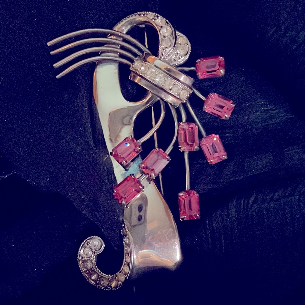 💎💗Gorgeous vintage sterling broach with pink emerald cut stones